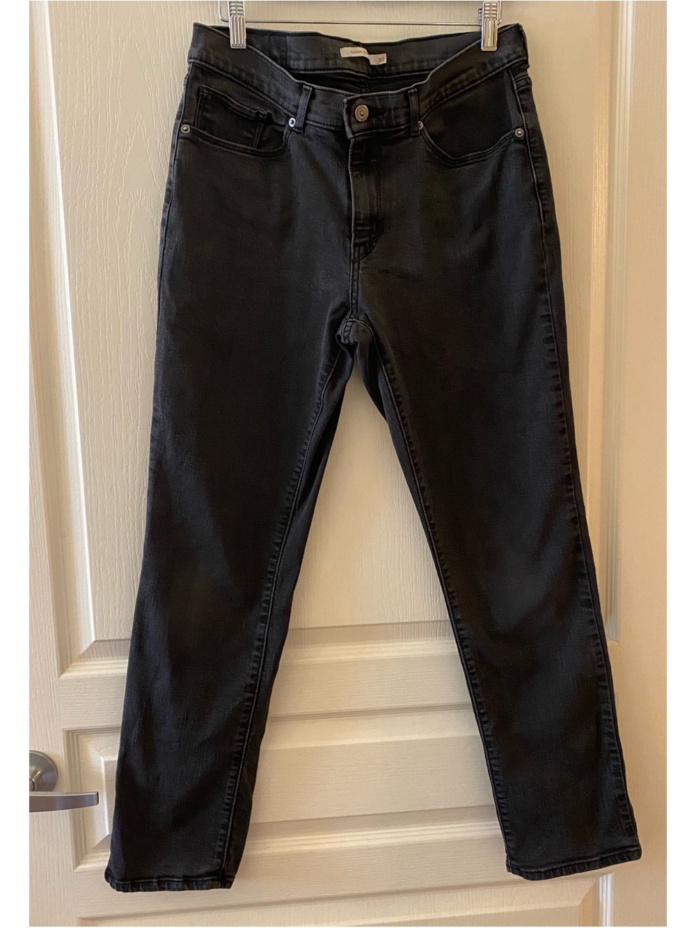 LEVI’S Women’s Classic Straight Jeans in Black Wash - 30